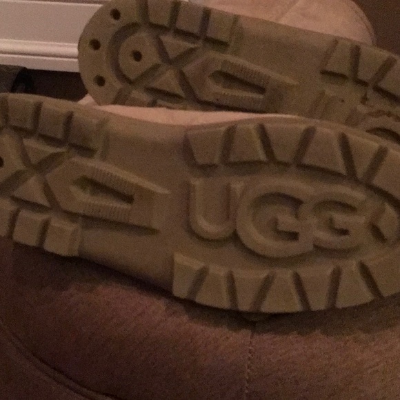 Tan UGG boots excellent condition great tread - Picture 3 of 4